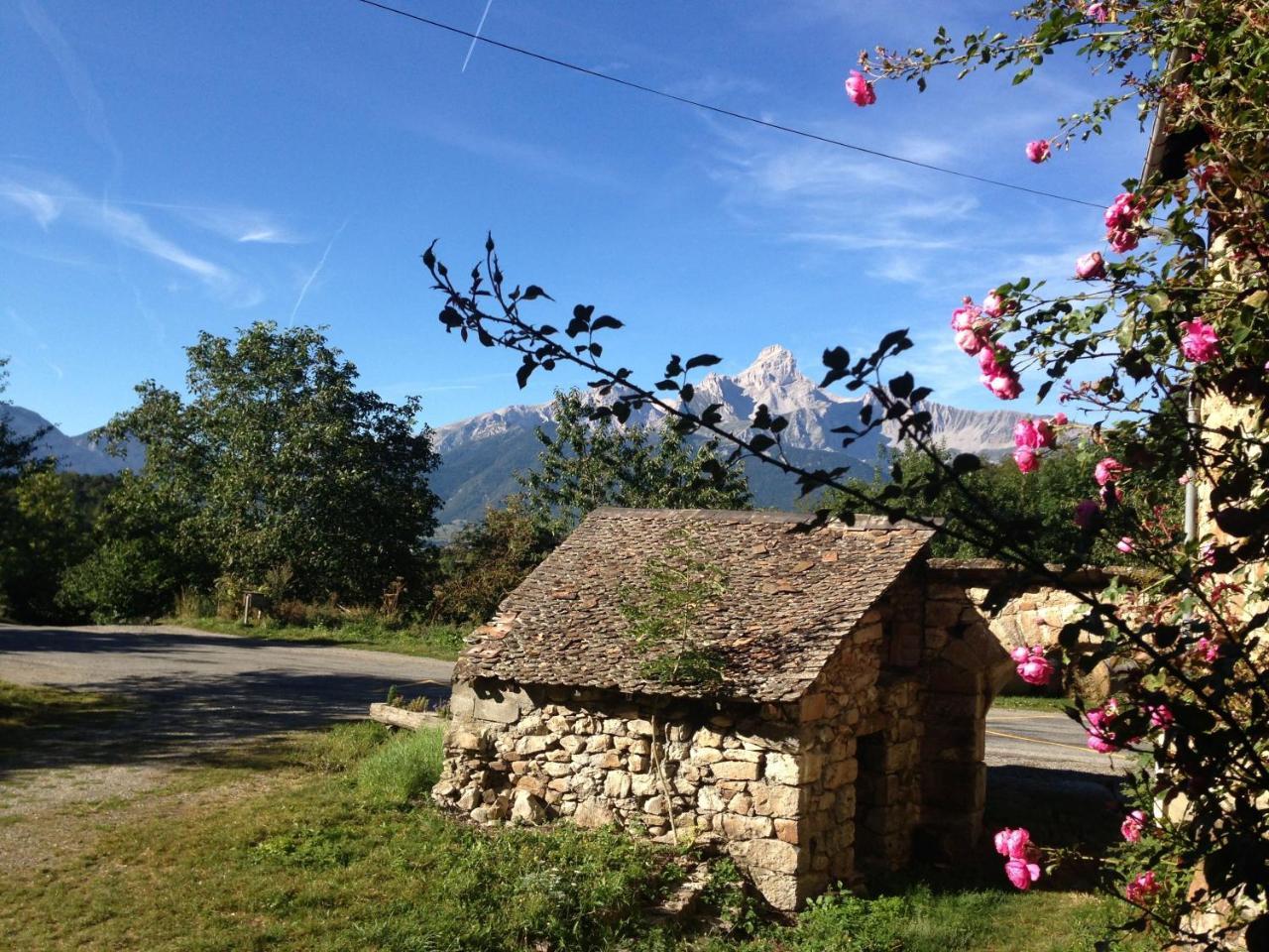 Au Fil Des Saisons Panzió Les Cotes de Corps Kültér fotó